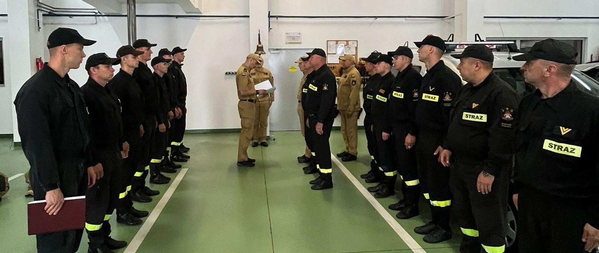 Wręczenie aktów mianowania na wyższe stanowiska służbowe strażakom 10.07.2024