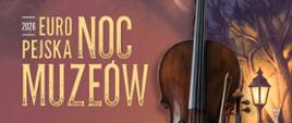 Plakat promujący wydarzenie „Europejska Noc Muzeów 2026”. Na tle utrzymanym w ciepłych odcieniach brązu i fioletu widoczne są instrumenty muzyczne: wiolonczela, skrzypce i trąbka. W tle znajdują się ilustracje drzew, księżyca i latarni, tworzące wieczorny, nastrojowy klimat. Po lewej stronie dużymi jasnymi literami umieszczono tytuł wydarzenia: „Europejska Noc Muzeów”.