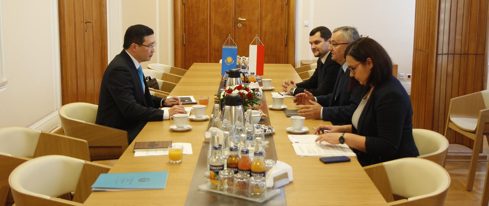 Minister Adamczyk spotkał się z ambasadorem Republiki Kazachstanu M. Baimukhanem