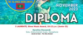Dyplom laureata I miejsca dla Karoliny Owczarek w XIII International Contest of Art Star Bridge of the Islands Worldwide Wolin- Malediwy 2023, na górze napis DIPLOMA w kolorze białym na tle zdjęcia morza