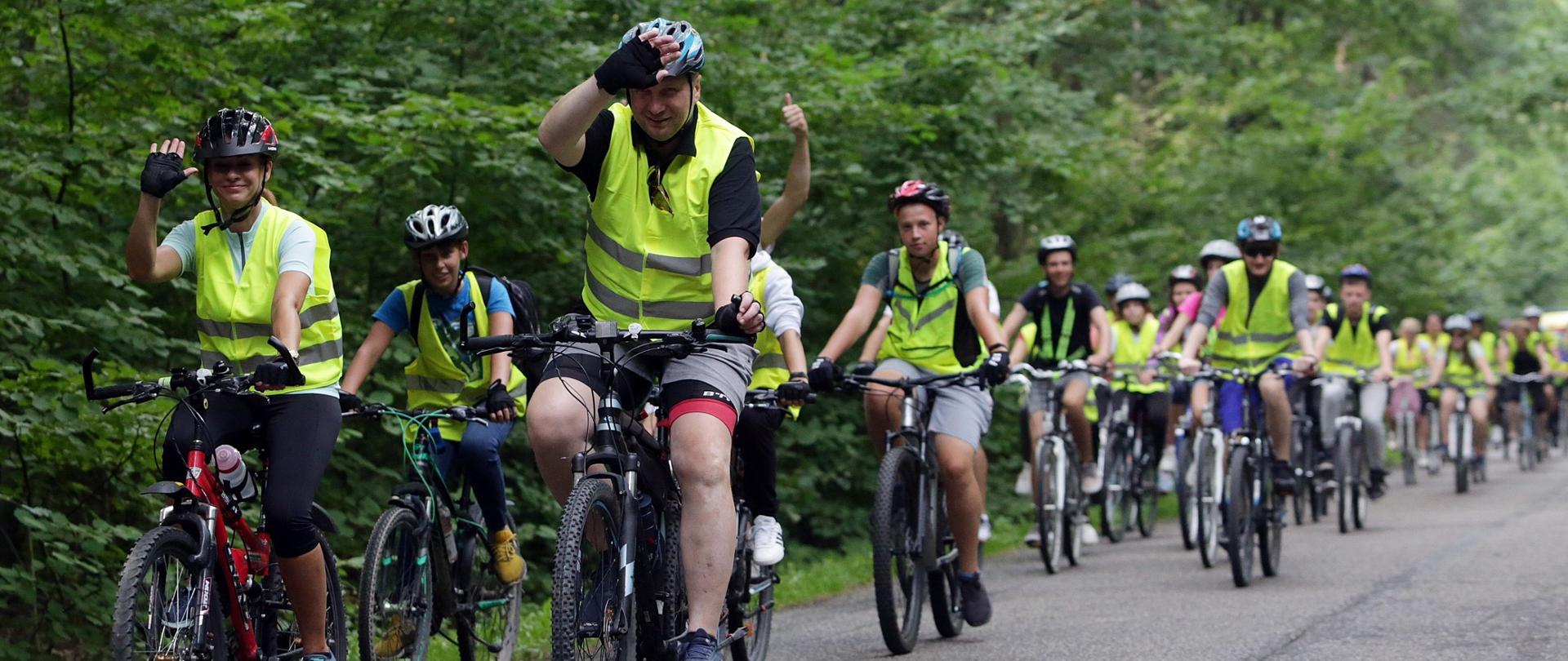 Wycieczka rowerowa dzieci z województwa lubelskiego z udziałem ministra Przemysława Czarnka