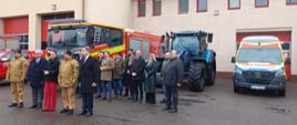 Wizyta Wojewody Pomorskiej – Pani Beaty Rutkiewicz, Pomorskiego Komendanta Wojewódzkiego PSP – nadbryg. Jacka Niewęgłowskiego, posła na sejm RP - Pana Stanisława Lamczyka, Starosty Powiatu Człuchowskiego – Pana Aleksandra Gappa oraz przedstawicieli władz samorządowych z powiatu człuchowskiego w Komendzie Powiatowej PSP w Człuchowie. Podczas wizyty zaprezentowano pojazdy specjalne i ich wyposażenie zakupione ze środków rządowego Programu Ochrony Ludności i Obrony Cywilnej.
