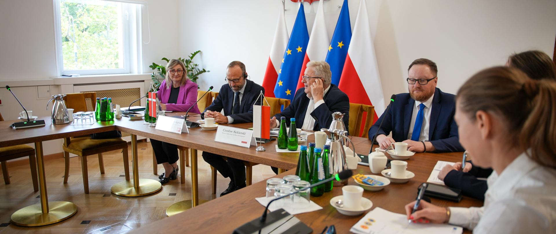 Minister Rolnictwa Czesław Siekierski podczas spotkania z Ambasadorem Królestwa Danii (fot. MRiRW)