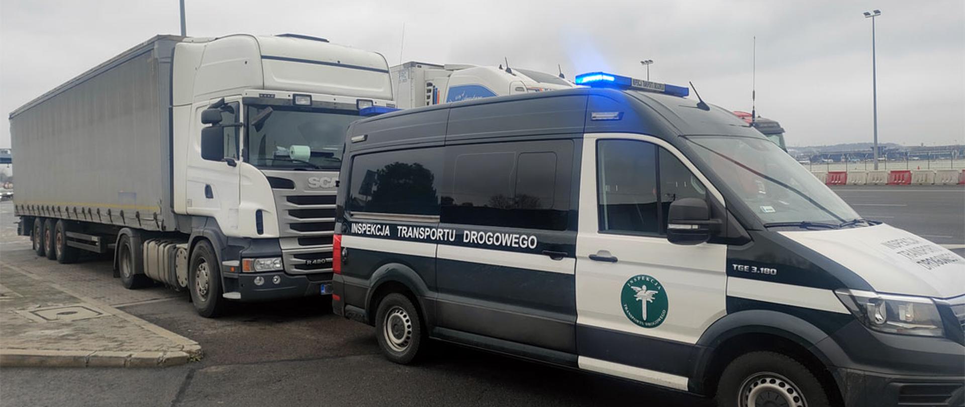 Kontrola rumuńskiego zestawu ciężarowego, którego kierowca był w stanie po spożyciu alkoholu. Ciężarówkę zatrzymał patrol małopolskiej Inspekcji Transportu Drogowego na autostradzie A4 w pobliżu Krakowa.