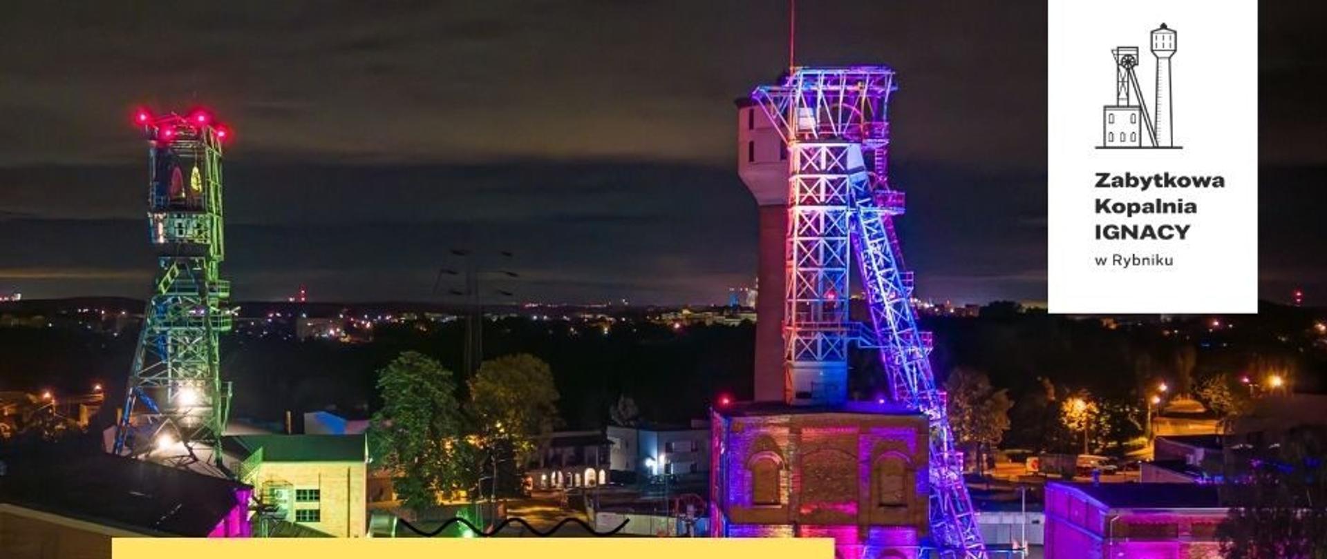 Nocne zdjęcie Zabytkowej Kopalni Ignacy w Rybniku: dwa szyby górnicze podświetlone na fioletowo, niebiesko, czerwono i zielono, na tle nocnego miasta. W dolnej części żółty baner z napisem: „Powstaje ‘Rybnicki Śpiewnik Górniczy’!”, a w prawym górnym rogu logo Zabytkowej Kopalni Ignacy w Rybniku.