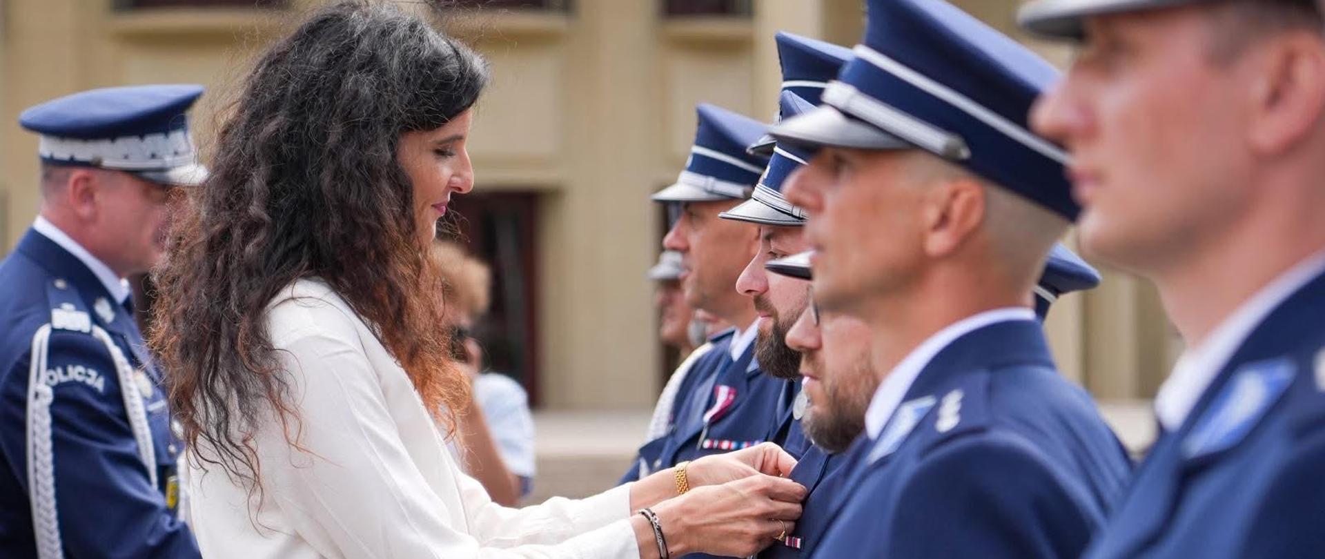 Wojewódzkie Obchody Święta Policji w garnizonie dolnośląskim — podziękowania i wyróżnienia dla funkcjonariuszy