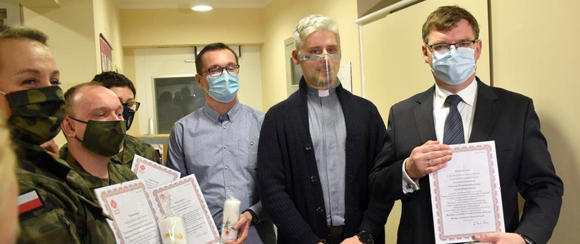 wojewoda i inni otrzymali podziękowania za udział w akcji