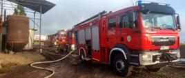 Na zdjęciu widać samochodu pożarnicze na terenie działań 