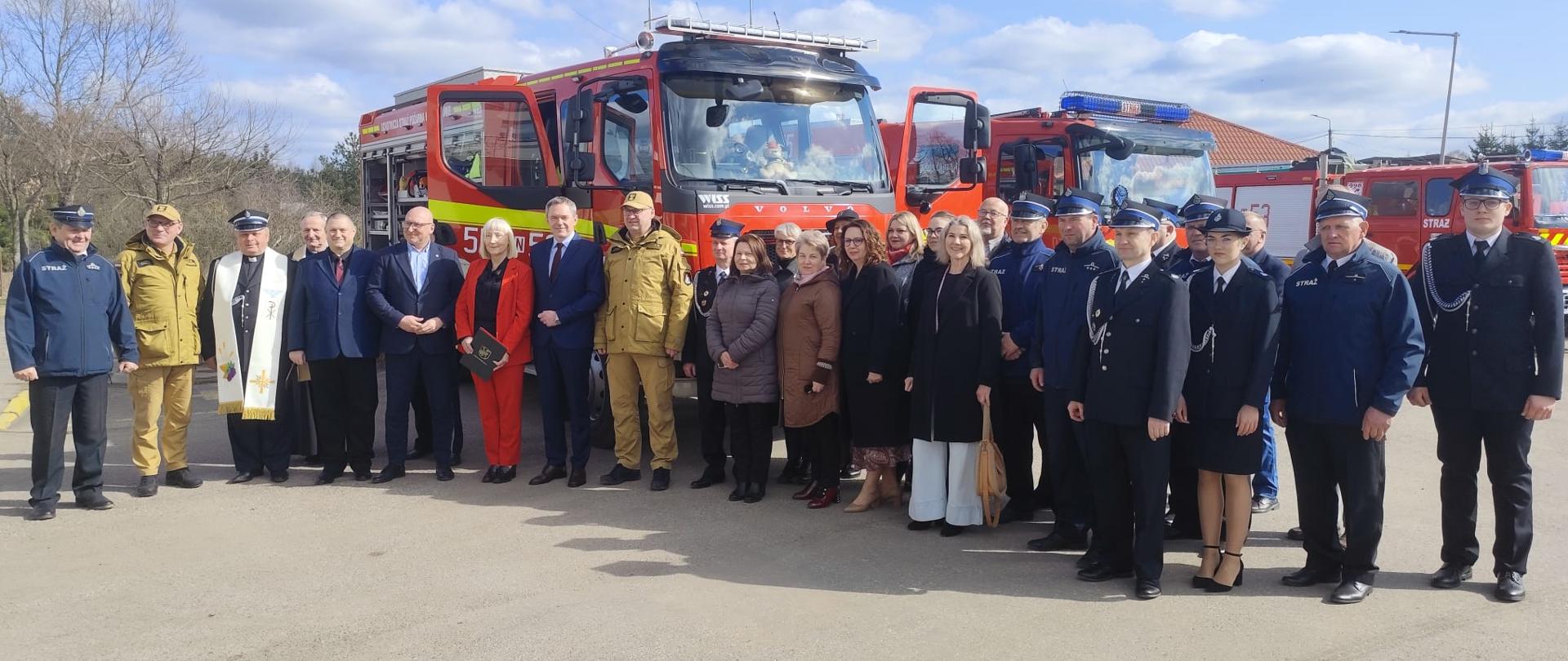Wzmocnienie bezpieczeństwa – przekazanie pojazdów dla OSP Świętajno i OSP Piasutno