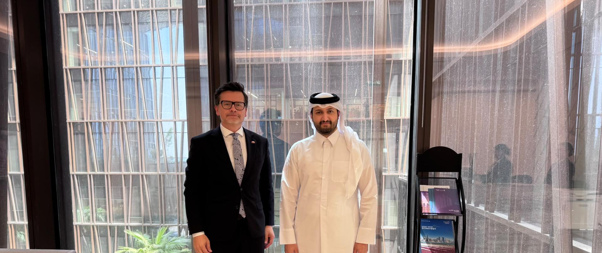 Ambasador RP Tomasz Sadziński z CEO Invest Qatar