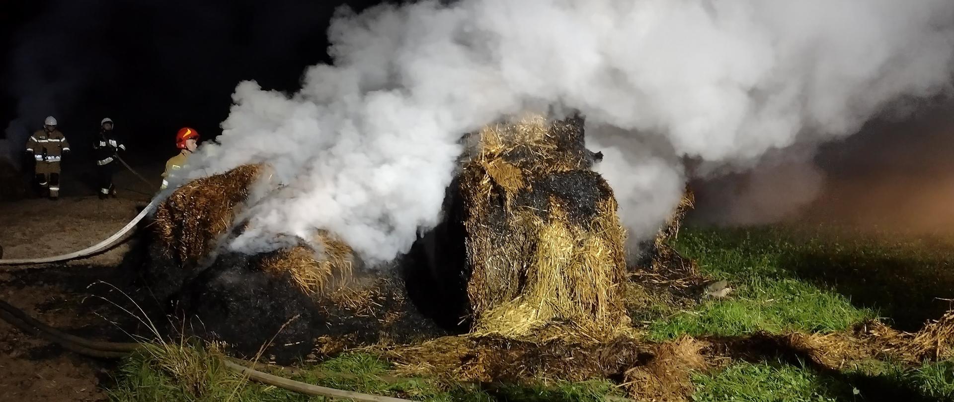 Pożar balotów ze słomą w Prusinowicach