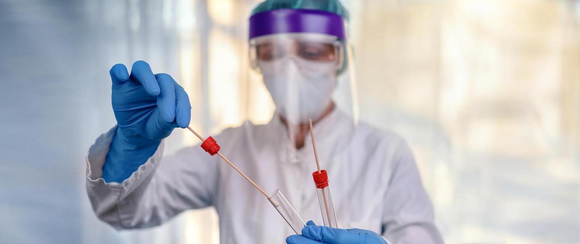 Próbówki i patyczki do wymazów