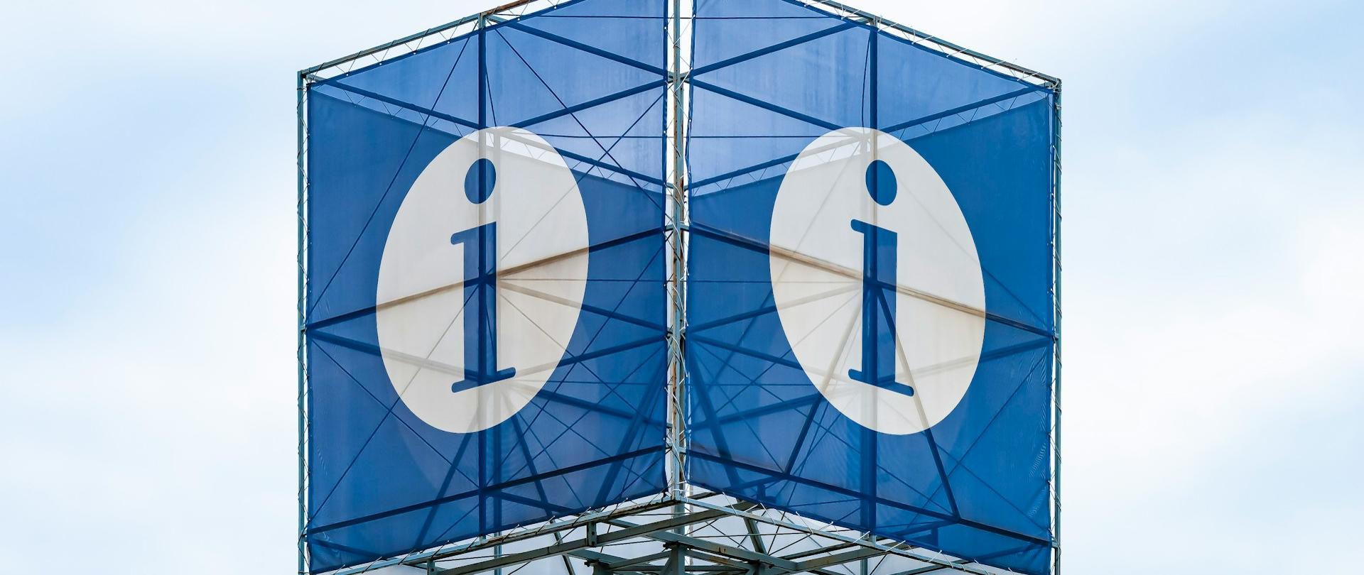 Sześcienny niebieski znak z literą "i"