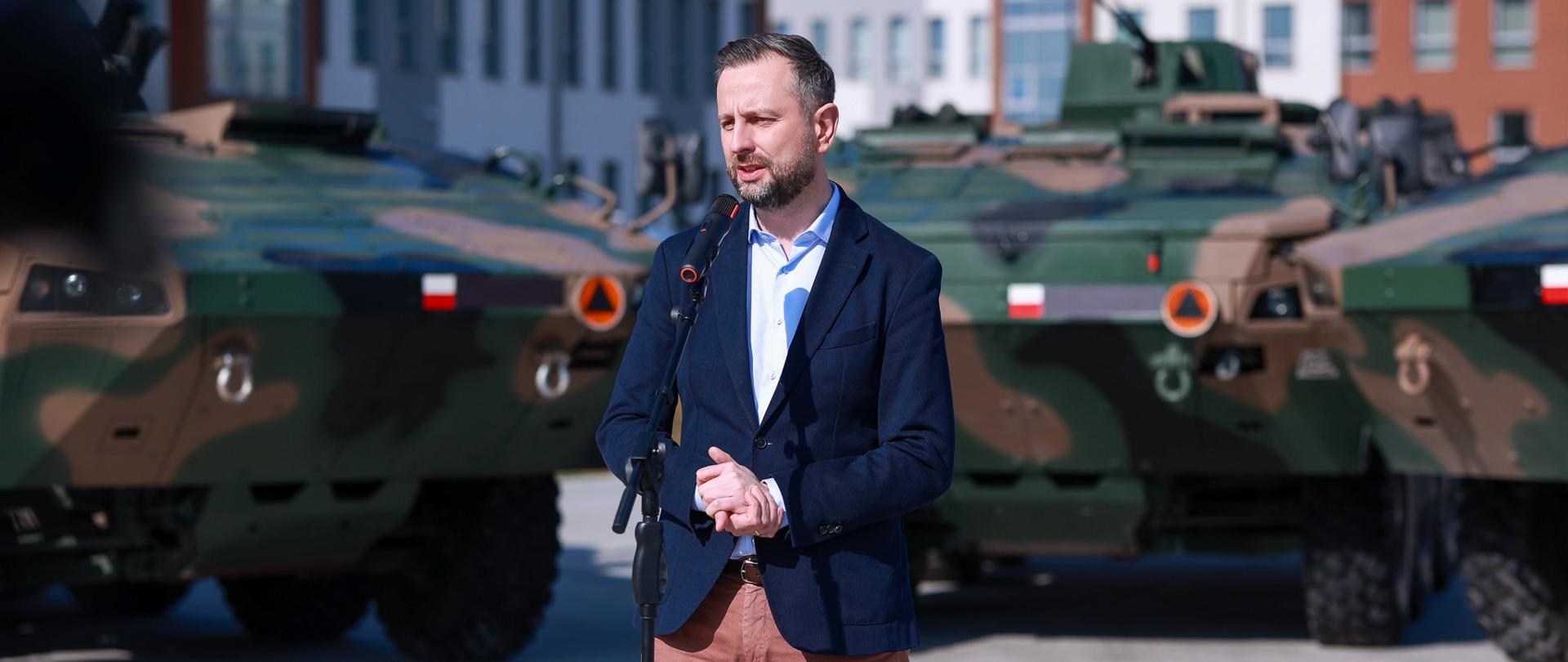 18 marca 2026 r. w Białej Podlaskiej, wicepremier - minister obrony narodowej Władysław Kosiniak-Kamysz przebywał z wizytą w 18. Batalionie Rozpoznawczym. Wizyta była okazją do spotkania z kadrą dowódczą i żołnierzami oraz do zapoznania z aktualnie realizowanymi zadaniami i wyzwaniami stojącymi przed jednostką. Fot. Krzysztof Niedziela/MON 