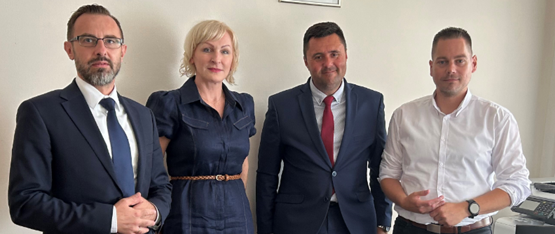 Uczestnicy spotkania: Łukasz Drążkiewicz – Zastępca Dyrektora ds. Ubezpieczeń i Świadczeń OR KRUS w Koszalinie,
Marta Grabska – Naczelnik Wydziału Obsługi Klientów i Profilaktyki ZOW NFZ w Szczecinie, Grzegorz Hejno Dyrektor OR KRUS w Koszalinie iRobert Sutarczyk – Dyrektor ZOW NFZ w Szczecinie