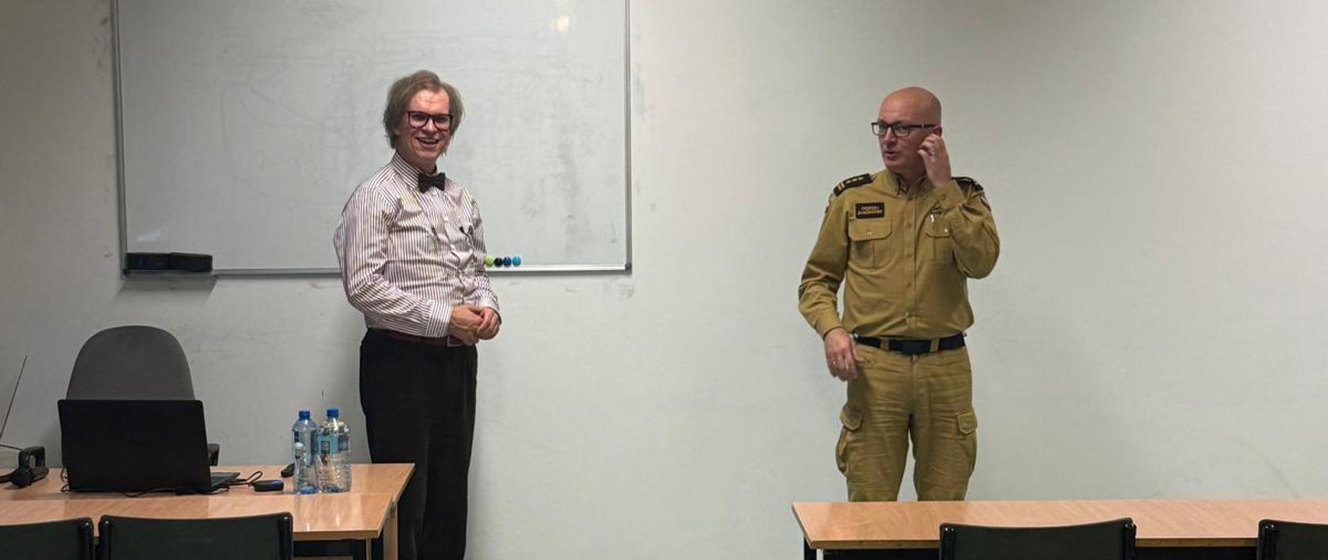 dr Eryk Matuszkiewicz podczas spotkania edukacyjnego