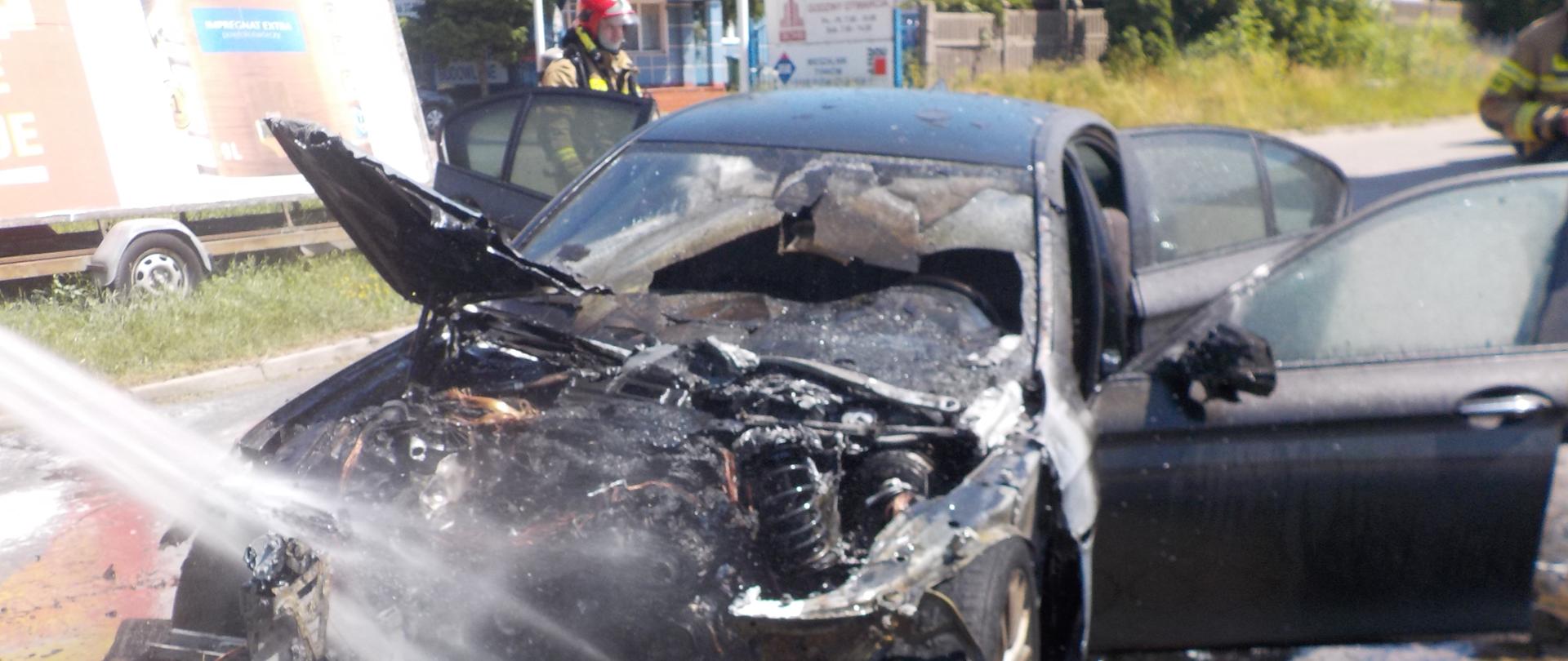 Pożar samochodu osobowego przy ulicy ks. J. Popiełuszki w Białymstoku. 2