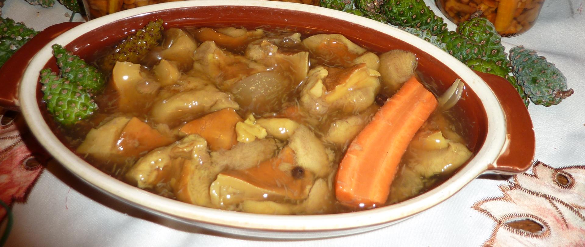 Grzyby marynowane z szyszką