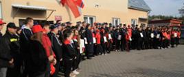 Wiceminister Piontkowski w obecności strażaków oraz młodzieży z Młodzieżowej Drużyny Pożarniczej