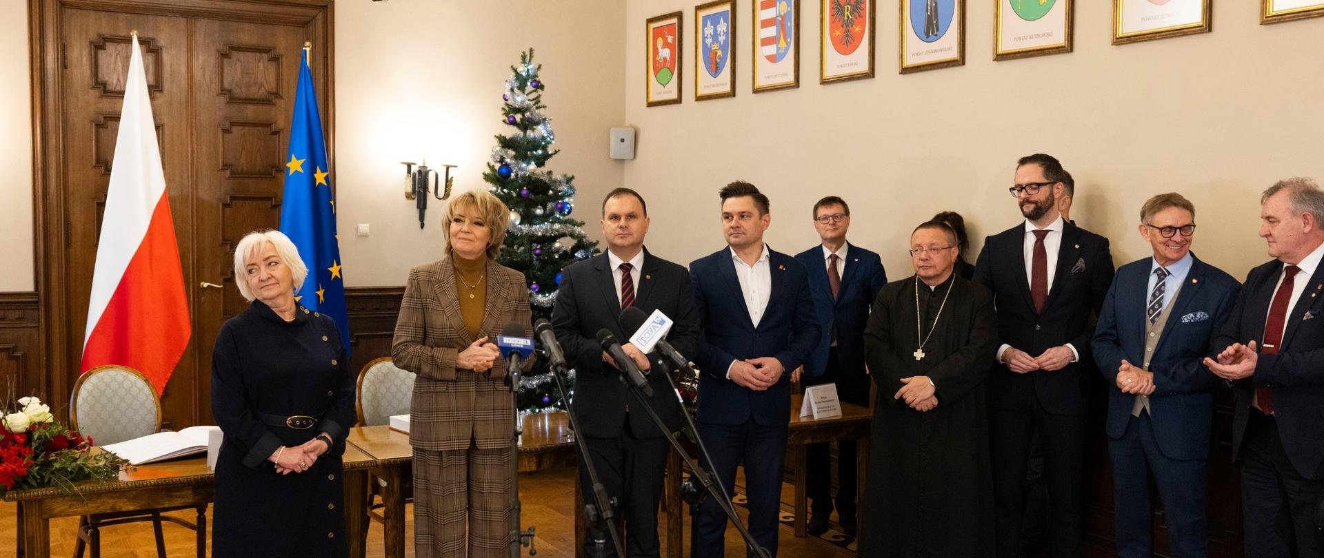 Uroczyste spotkanie w sali Stulecia Niepodległości w Łódzkim Urzędzie Wojewódzkim 