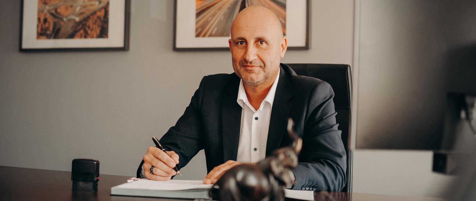 Zdjęcie portretowe Przemysława Juszczyka p.o. Dyrektora Oddziału 