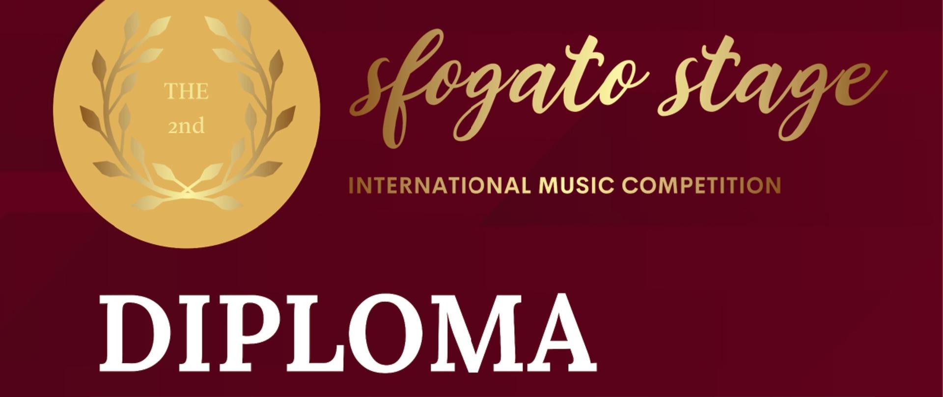 Grafika w odcieniach koloru bordowego przedstawiająca dyplom w języku angielskim dla Anny Dąbrowskiej za otrzymanie wyróżnienia 1. stopnia w II Międzynarodowym Konkursie Muzycznym "Sfogato Stage" w Krakowie (edycja online).