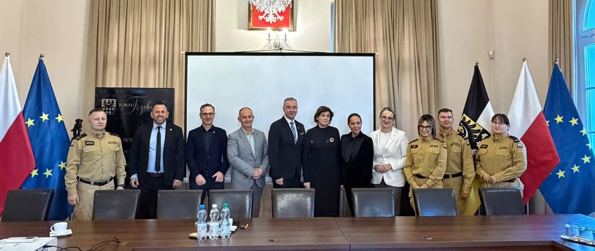 Zdjęcie grupowe członków komitetu