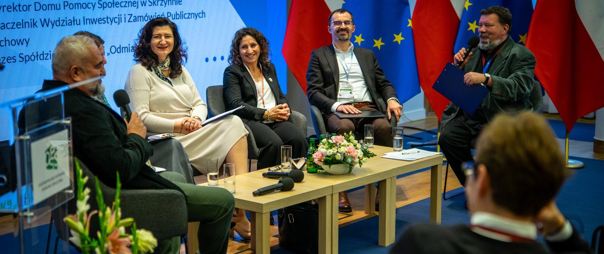 Panel dyskusyjny podczas Ogólnopolskiego Forum Ekonomii Społecznej dotyczący skutecznego wykorzystywania społecznych zamówień publicznych na rzecz rozwoju ekonomii społecznej w Polsce.