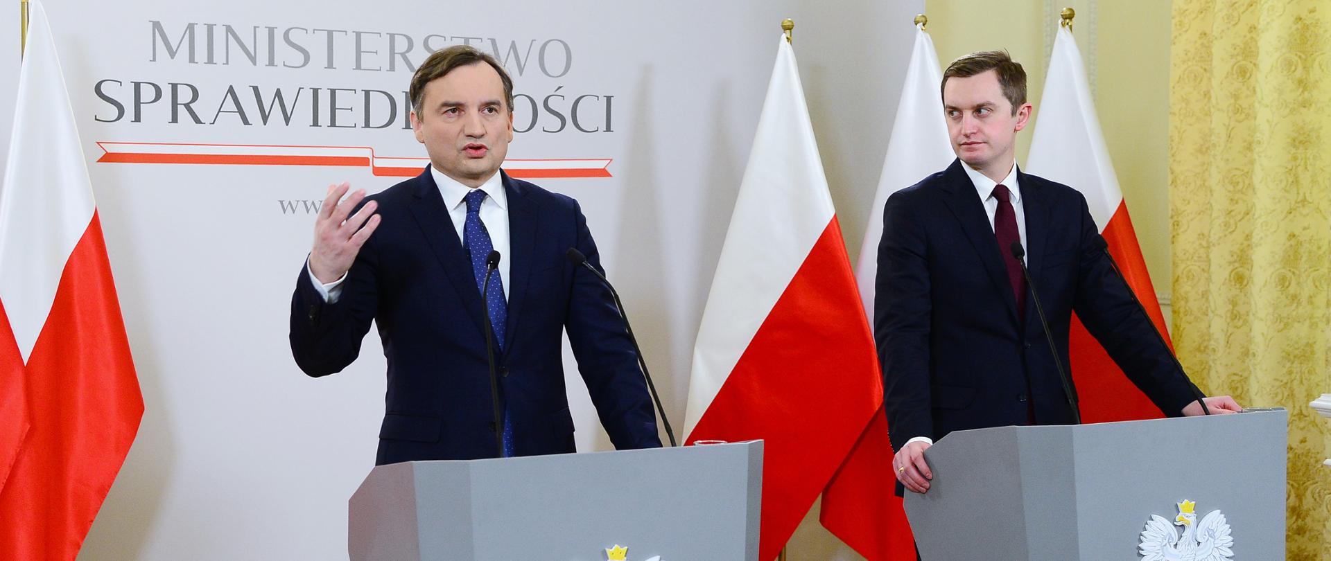 Konferencja prasowa podczas której Minister Sprawiedliwości Zbigniew Ziobro zaapelował do polityków UE w związku z sytuacją na Ukrainie. W konferencji udział wziął również wiceminister sprawiedliwości Sebastian Kaleta.