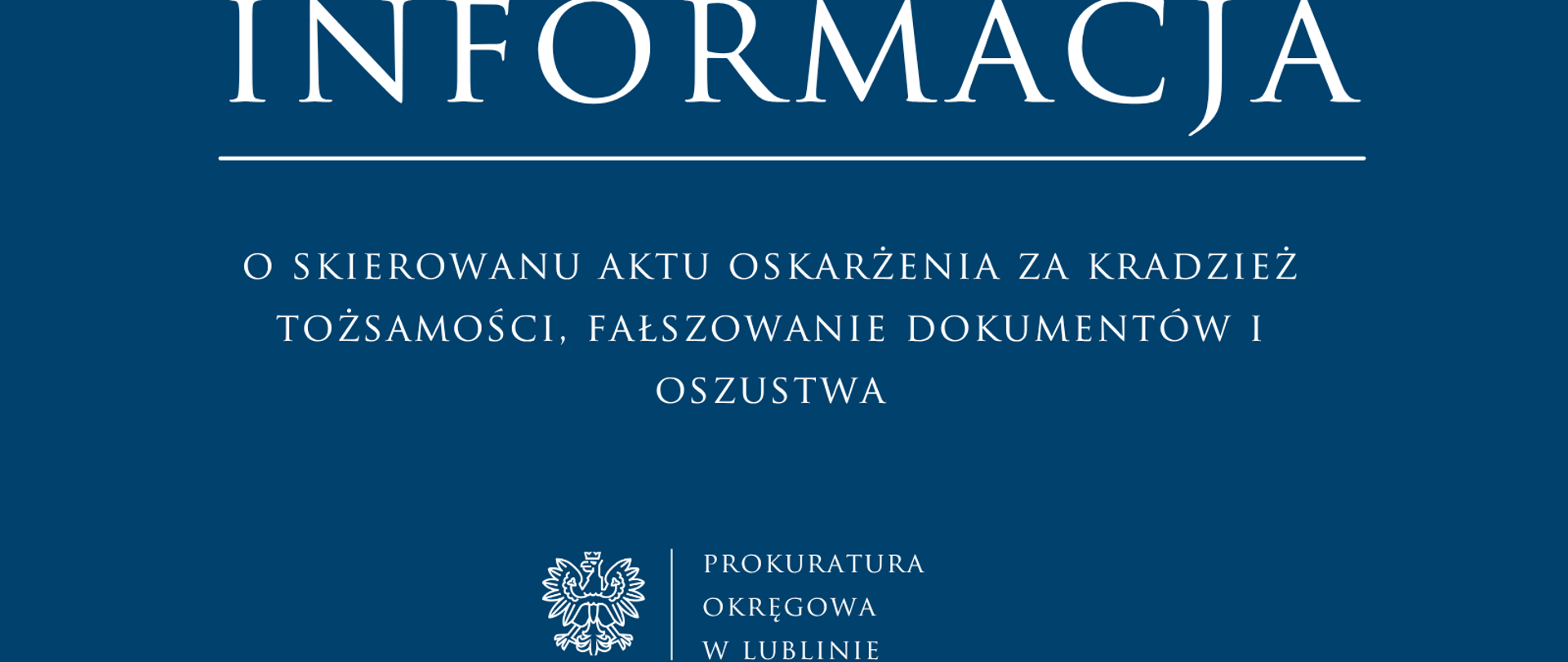 Niebieski baner o treści: Informacja o skierowaniu aktu oskarżenia za kradzież tożsamości, fałszowanie dokumentów i oszustwa