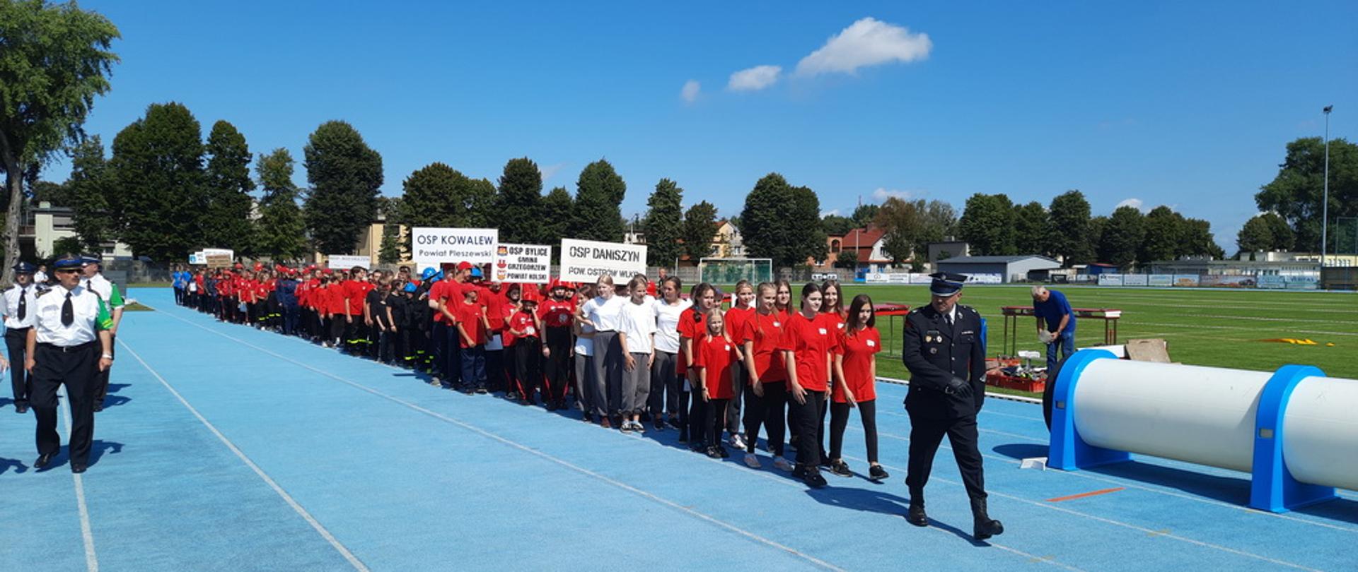 Przemarsz Młodzieżowych Drużyn Pożarniczych uczestniczących w Mistrzostwach
