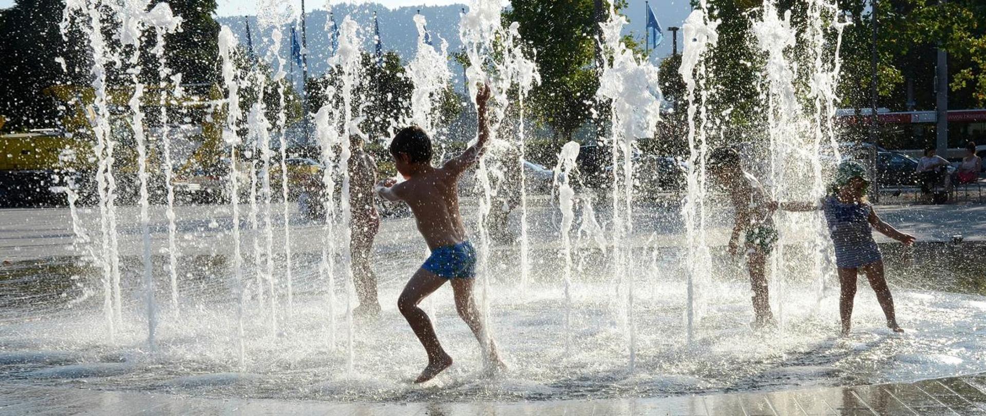 Fontanny i obiekty typu Dry Plaza