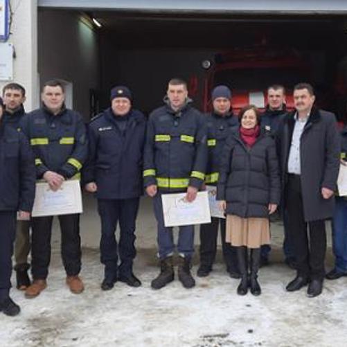 Strażacy Ochotniczej Jednostki Straży Pożarnej w Prokurawie otrzymali nowoczesny moduł przeciwpożarowy i wiele innych urządzeń