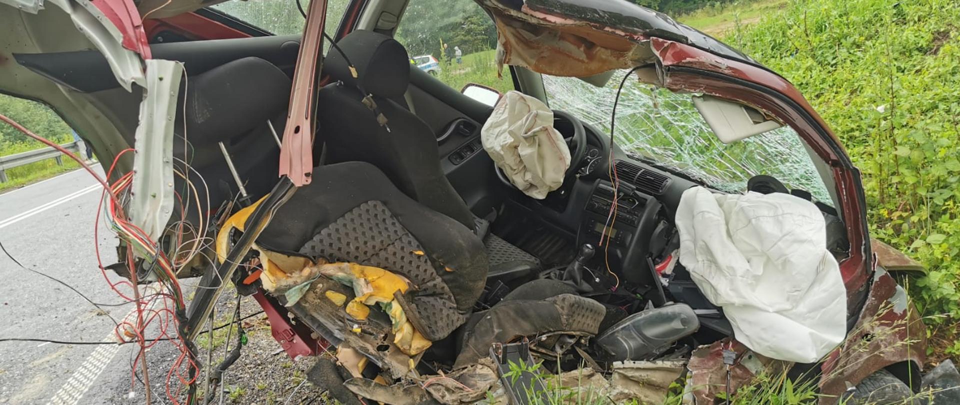 Połowa rozbitego samochodu