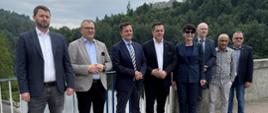 Spotkanie prezesa Wód Polskich Mateusza Balcerowicza i wiceprezesa Wód Polskich Marcina Jarzyńskiego z Tomaszem Bujokiem - Burmistrzem Wisły oraz Beatą Halamą – prezes Wodociągów Ziemi Cieszyńskiej w obecności m.in. Jana Grygiera – dyrektora Wód Polskich w Gliwicach