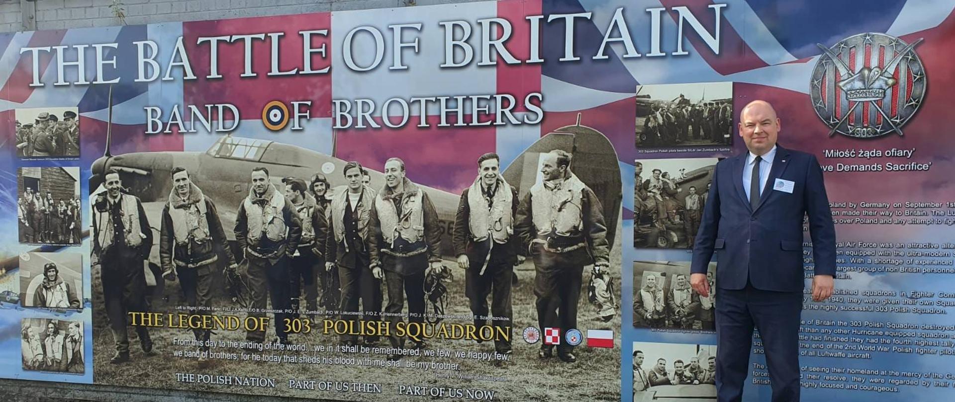 Minister Jan Dziedziczak Pełnomocnik Rządu ds. Polonii i Polaków za Granicą przy „polskich” muralach poświęconych Polskim Siłom Powietrznym, Dywizjonowi 303 oraz Generałowi Stanisławowi Sosabowskiemu w Belfaście.