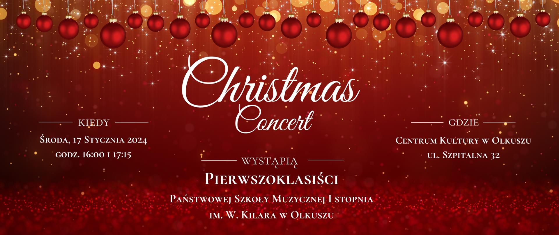 Czerwone tło u góry wiszące bombki choinkowe