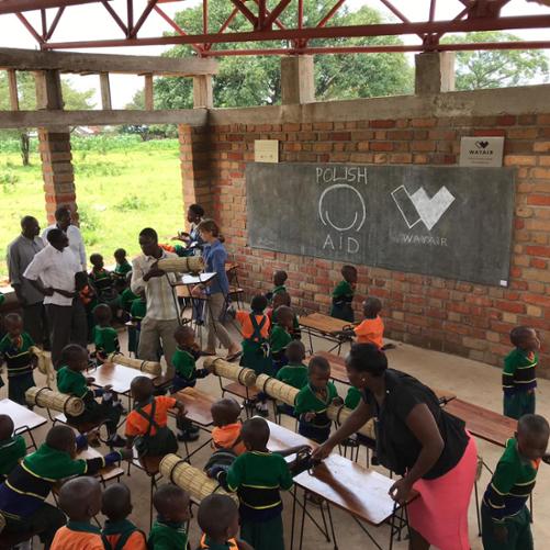 Nowa klasa z nowym sprzętem i radość dzieci