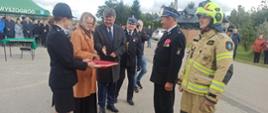 Nadanie sztandaru OSP Rakowo i przekazanie samochodu dla OSP Rębowo (powiat płocki)