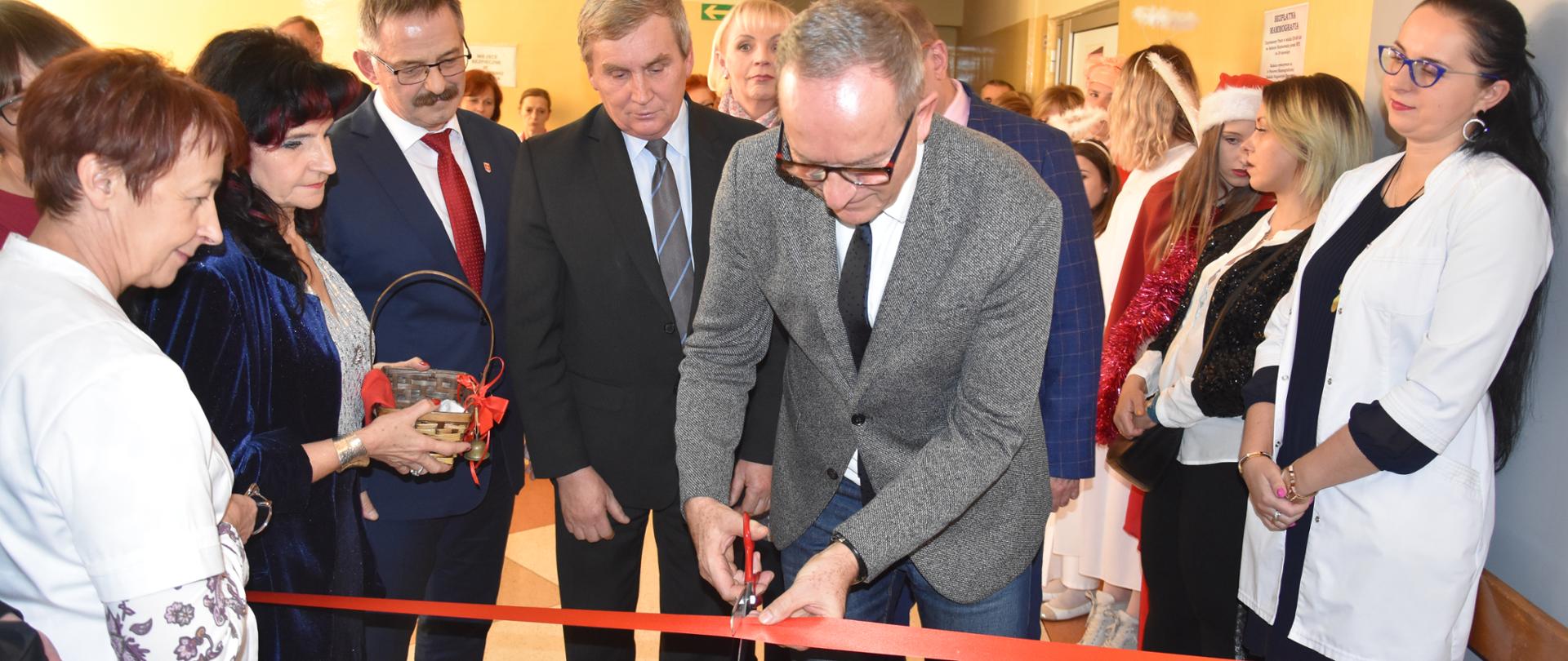 Uroczyste przecięcie wstęgi.