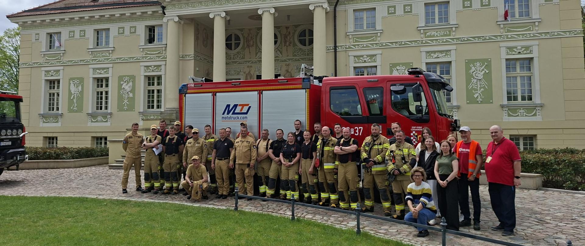 Strażacy po zakończeniu ćwiczeń