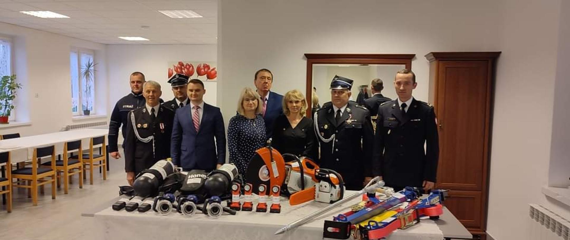 Przekazanie sprzętu dla OSP Sarnowa Góra