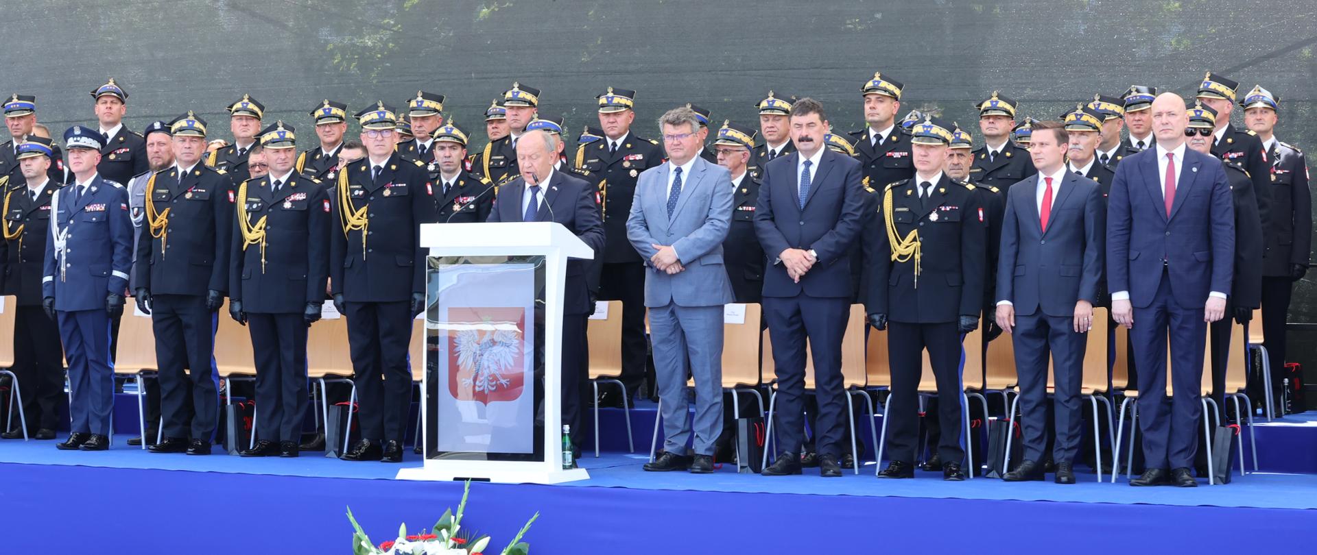 30 LAT POWOŁANIA PAŃSTWOWEJ STRAŻY POŻARNEJ UHONOROWANO NADANIEM NOWEGO SZTANDARU DLA KG PSP ORAZ ODSŁONIĘCIEM ŚCIANY PAMIĘCI POLEGŁYCH STRAŻAKÓW