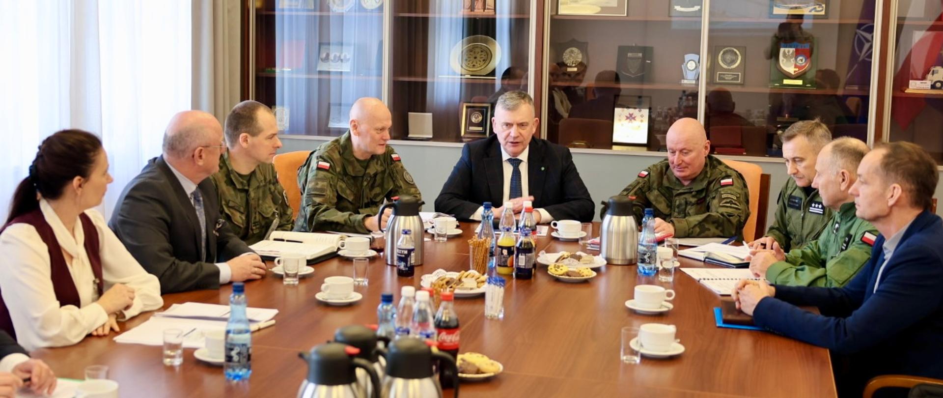 Spotkanie Wiceministra Obrony Narodowej Pawła Bejdy z zespołem organizacyjnym AirSHOW 2025