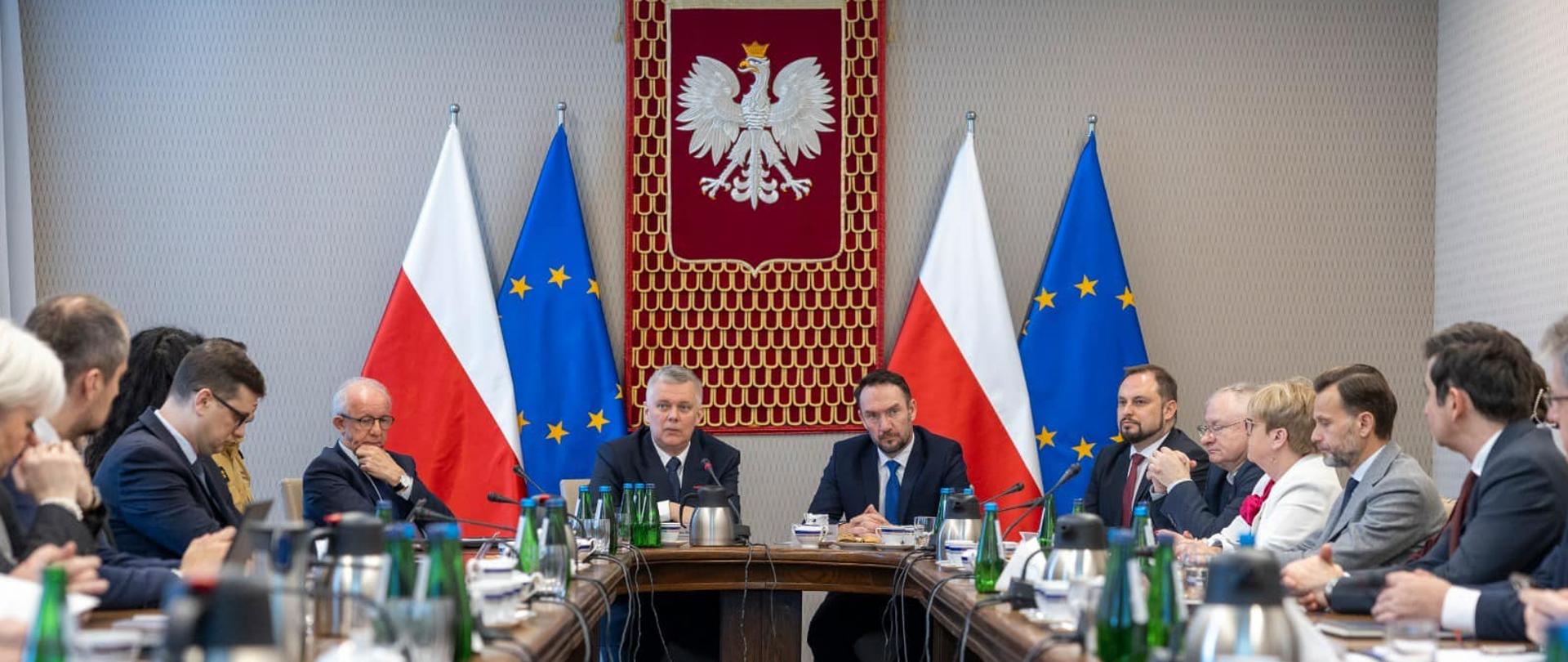 Spotkanie w Ministerstwie Spraw Wewnętrznych i Administracji - minister Tomasz Siemoniak, wiceministrowie: Tomasz Szymański i Wiesław Leśniakiewicz oraz wojewodowie 
