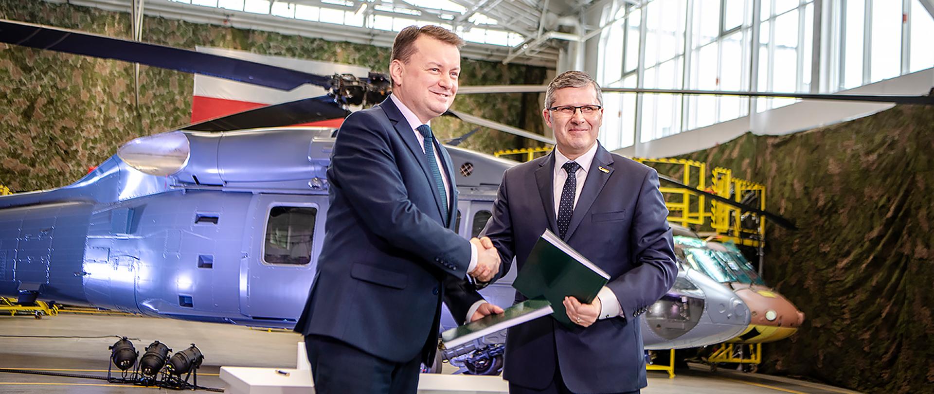 25 stycznia 2019 r., w Polskich Zakładach Lotniczych w Mielcu, w obecności premiera Mateusza Morawieckiego, Mariusz Błaszczak, minister obrony narodowej, podpisał umowę na dostawę czterech śmigłowców S-70i Black Hawk dla Wojska Polskiego.