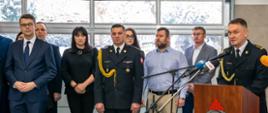 Zdjęcie przedstawia m. in. : poseł na Sejm Rzeczypospolitej Polskiej – Rzecznik Rządu - Piotr Muller, Zastępca Pomorskiego Komendanta Wojewódzkiego PSP – st. bryg. Tomasz Siemiętowski, Zastępca Prezydentki Miasta Słupska - Marek Golińsk