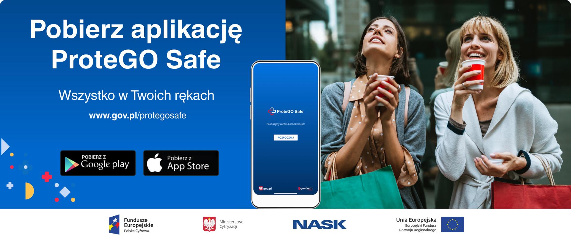 Z prawej strony zdjęcie dwóch uśmiechniętych kobiet pijących na zewnątrz kawę z jednorazowych kubków. Po lewej - tekst Pobierz aplikację ProteGO Safe. Wszystko w Twoich rękach. www.gov.pl/protegosafe
