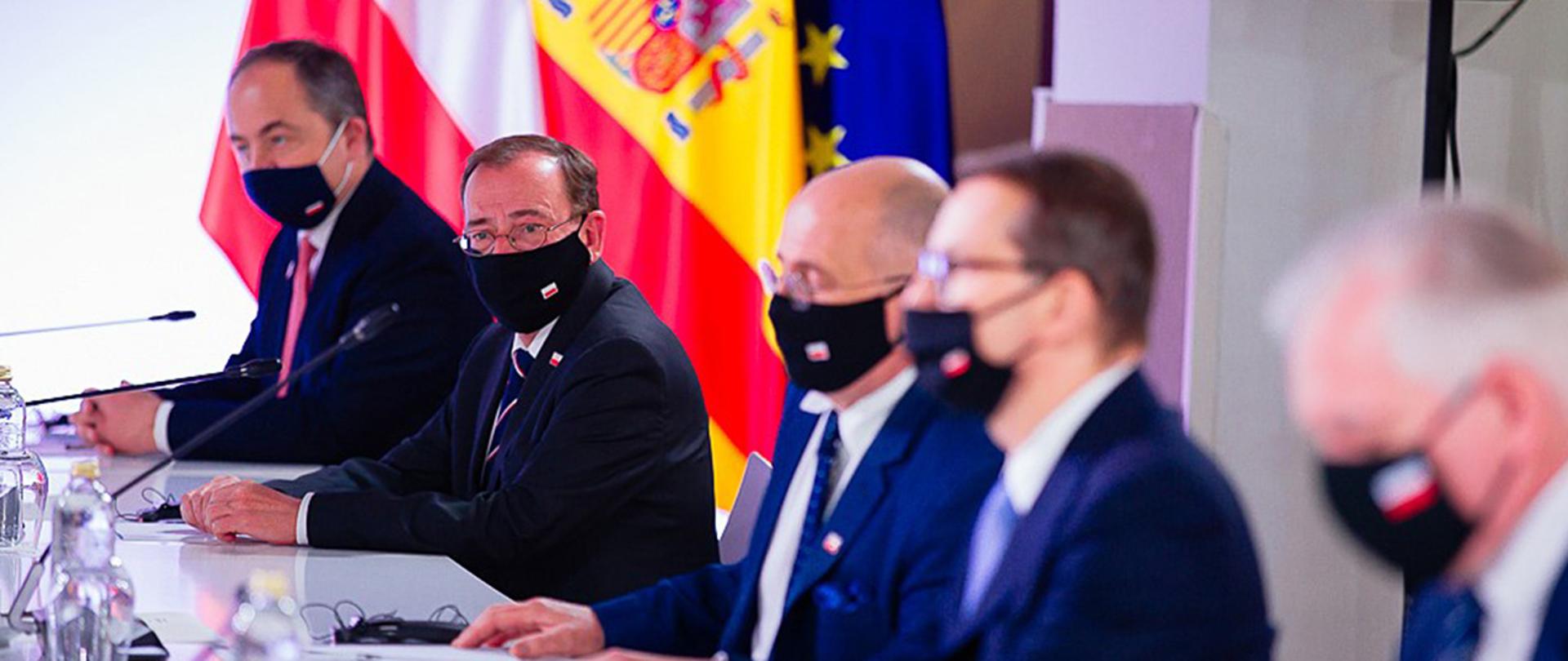 Minister Mariusz Kamiński attends the plenary session of the Polish-Spanish intergovernmental consultations chaired by Prime Ministers Mateusz Morawiecki and Pedro Sánchez.
.