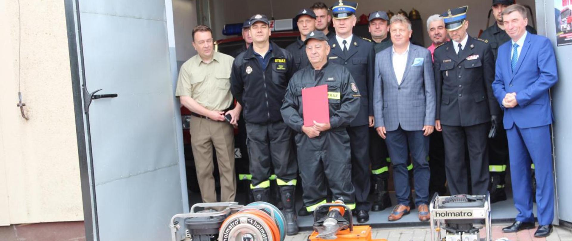 Przekazanie sprzętu ratownictwa drogowego